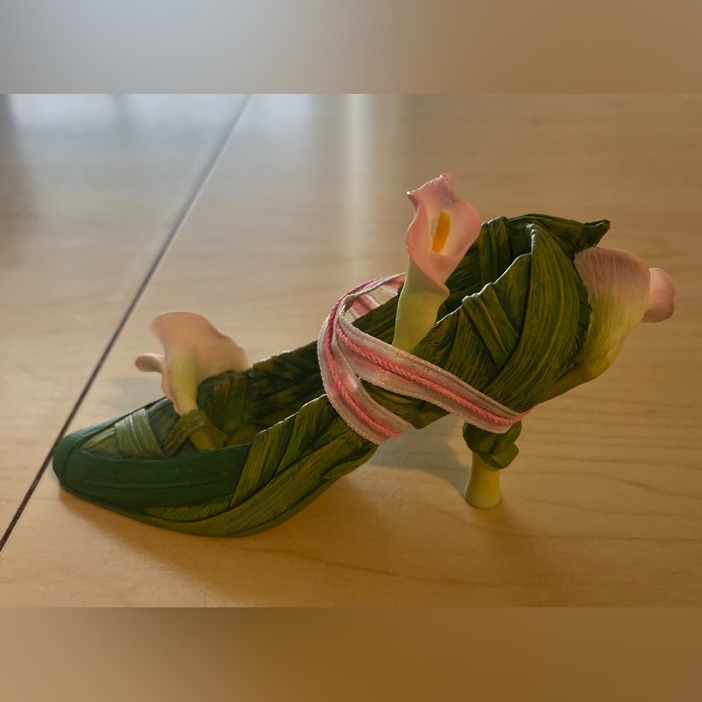 Just The Right Shoe Calla Lily by Raine Willitts
